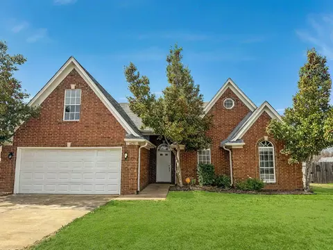 6237 N Ravenwood Park Dr, Horn Lake, MS 38637