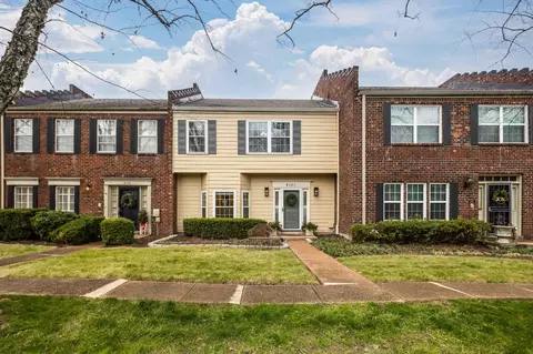 8151 Hunters Grove Ln, Germantown, TN 38138