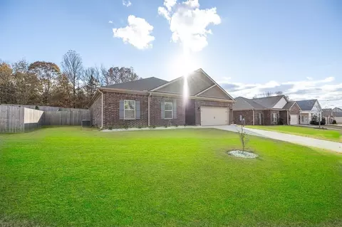 105 Fairway Hills Dr, Oakland, TN 38060