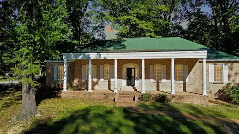 3821 Lakehurst Dr, Memphis, TN 38128