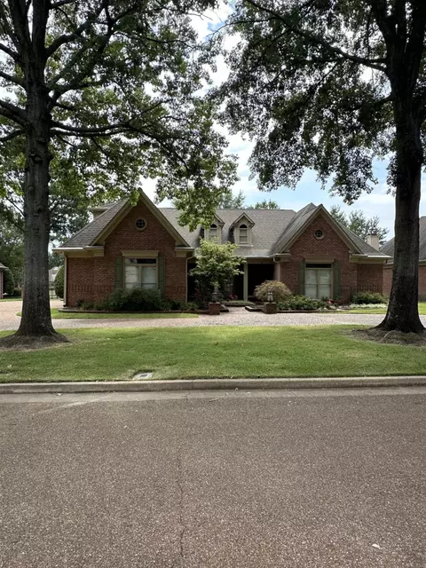 2350 Linkenholt Dr, Collierville, TN 38017