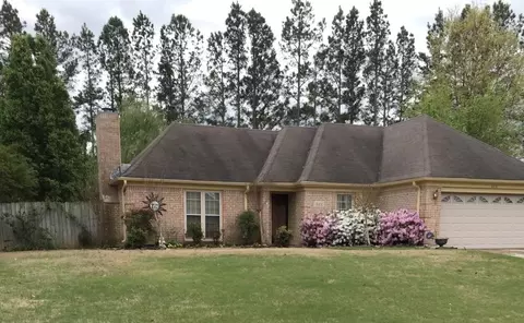 8431 Riverwood Farms Pkwy, Cordova, TN 38016