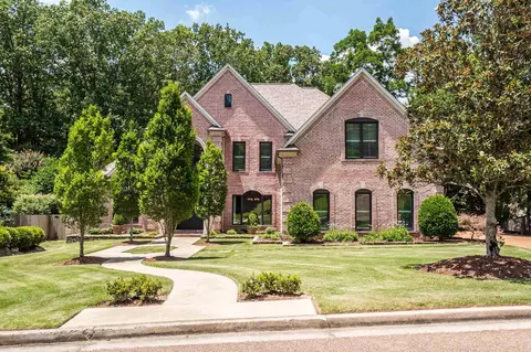2421 Lennox Dr, Germantown, TN 38138