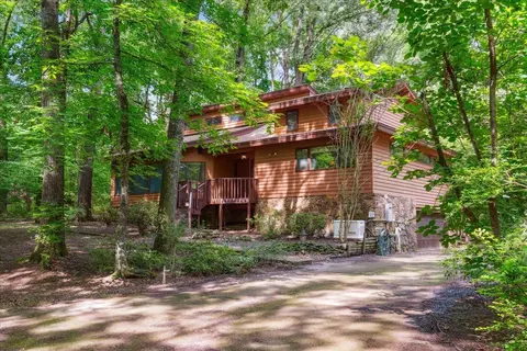 489 N Country Way Dr, Cordova, TN 38018