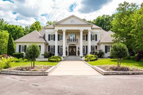 215 Grove Park Cv, Collierville, TN 38017