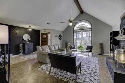 7700 Autumn Creek Dr, Cordova, TN 38018