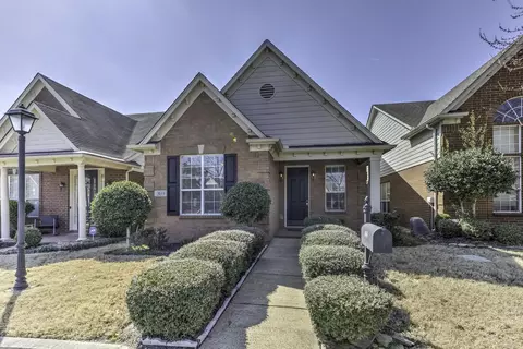 369 Fountain River Dr, Memphis, TN 38120