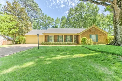 1386 Kirby Pkwy, Memphis, TN 38120