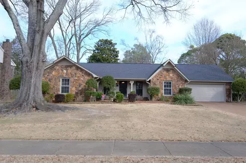 7996 Cross Village Dr, Germantown, TN 38138