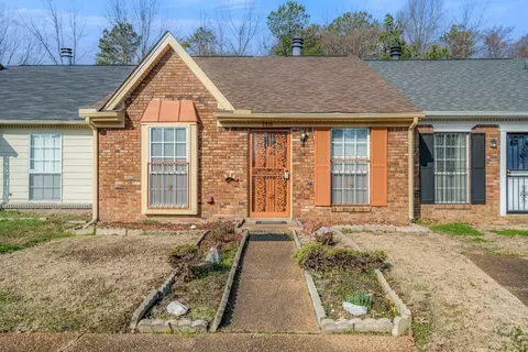 2819 W Hickory Bluff Dr, Memphis, TN 38128
