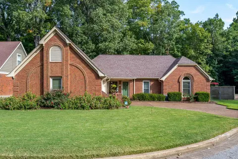 8960 E Glendale Ct, Cordova, TN 38018
