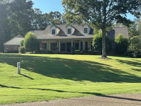 2890 Raleigh-lagrange Dr, Rossville, TN 38066