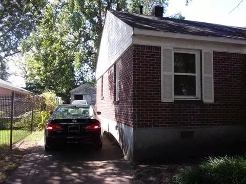 165 E Mckellar Ave, Memphis, TN 38109 photo 2