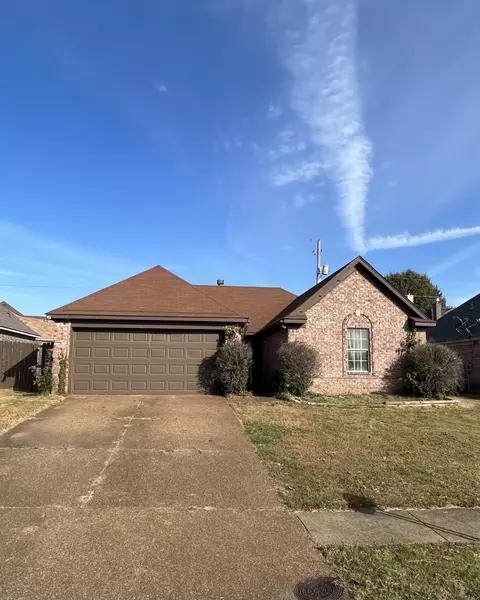 4880 Phipps Dr, Memphis, TN 38125