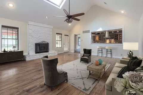 1464 Pine Shadows Dr, Memphis, TN 38120