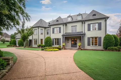 9916 Legends Dr, Germantown, TN 38139