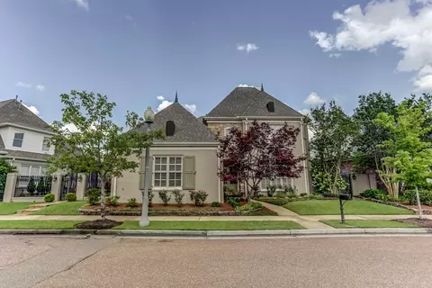 9820 W Laurel Hollow Ln, Germantown, TN 38139