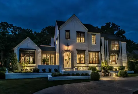 2324 Pinnacle Creek Dr, Germantown, TN 38138