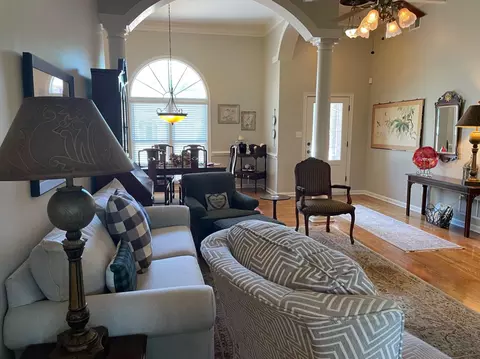 613 E Warwick Oaks Ln, Collierville, TN 38017 photo 2