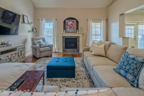 1657 Newton Oak Cir, Memphis, TN 38117