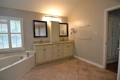 973 W Tree Dr, Collierville, TN 38017 photo 12