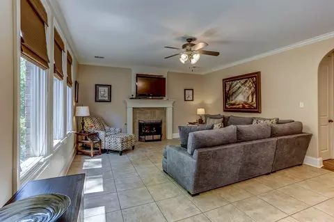 1073 E Old Hearthstone Cir, Collierville, TN 38017 photo 6