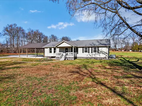 16 Clayton Acres Rd, Fayetteville, TN 37334
