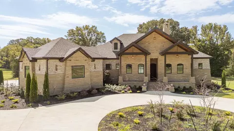 325 Wilkes Manor Way, Savannah, TN 38372