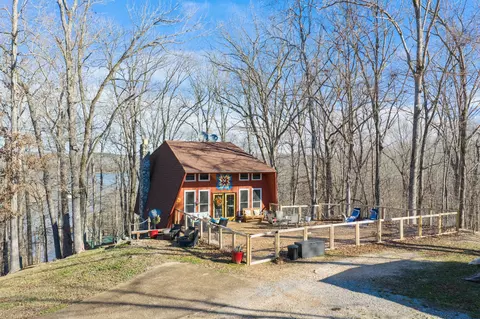 240 Birdsong Ln, Parsons, TN 38363
