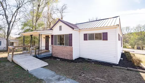 13 Circle Dr, Rossville, GA 30741