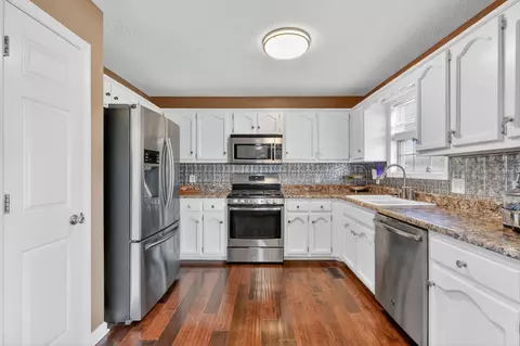 105 Hunterwood Dr, White House, TN 37188