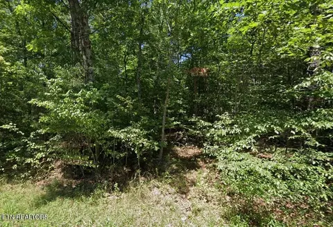 2025 Menasha Drive Dr, Crossville, TN 38572
