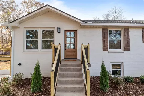110 E Circle Dr, Burns, TN 37029 photo 2