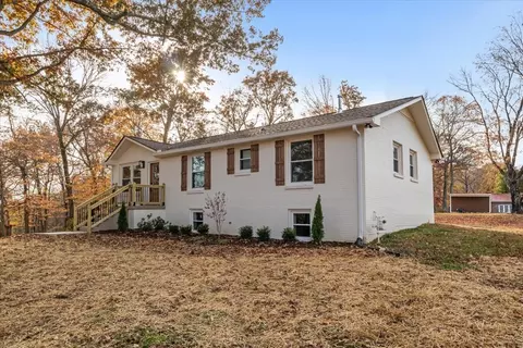 110 E Circle Dr, Burns, TN 37029 photo 5