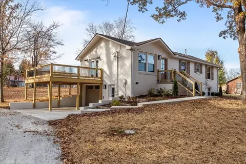 110 E Circle Dr, Burns, TN 37029 photo 4