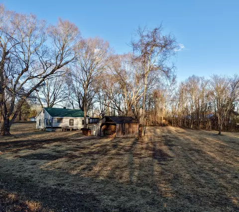 1425 Hunley Branch Rd, Charlotte, TN 37036