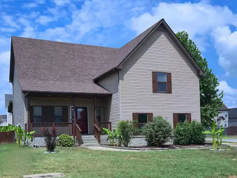 696 Sly Fox Dr, Clarksville, TN 37040