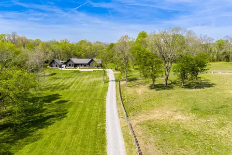 934 Hickory Hills Dr, Franklin, TN 37067