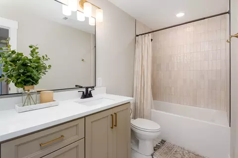 Bath - 4345 S Garrett Rd, Springfield, TN 37172 photo 3 of 3