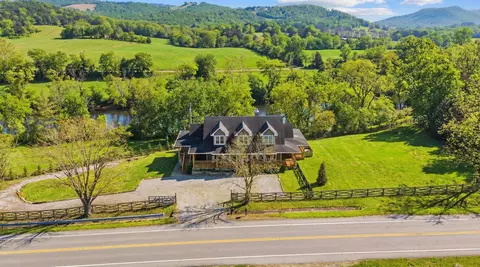 126 Trousdale Ferry Pike, Gordonsville, TN 38563