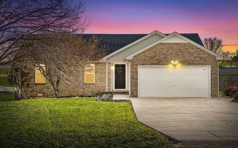 590 Flower Dr, Clarksville, TN 37040