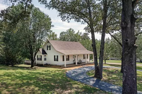 195 Tammy Dr, Selmer, TN 38375