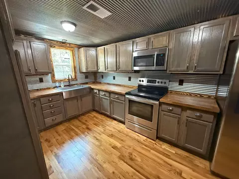 175 S State Route 22a S St, Jacks Creek, TN 38347