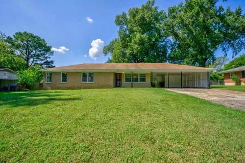 877 Richland Dr, Memphis, TN 38116