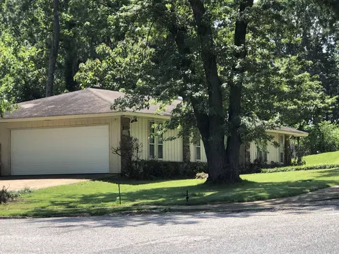 4246 Bishops Bridge Rd, Memphis, TN 38118