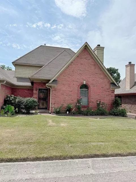 781 E Pecan Gardens Cir, Memphis, TN 38122