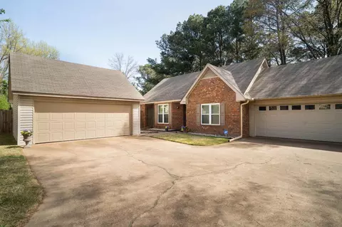 2956 Millers Pond Dr, Memphis, TN 38119