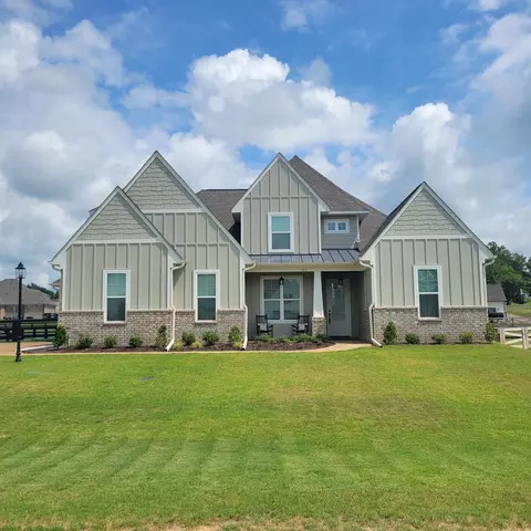 285 Burrow Dr, Collierville, TN 38017