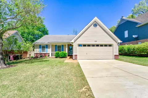 228 Cross Point Dr, Collierville, TN 38017
