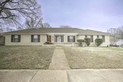 2590 Surrey Wood Dr, Memphis, TN 38134